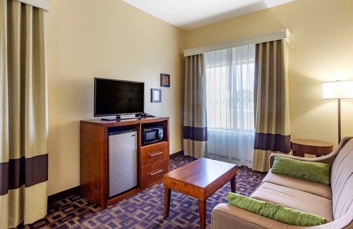 North Aurora Hotel | Comfort Inn & Suites North Aurora - Naperville