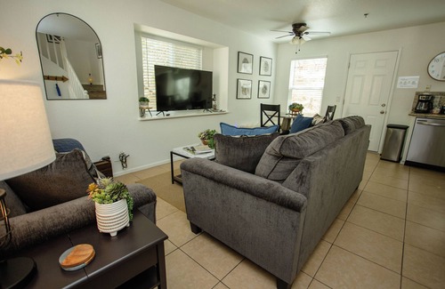 Three Rivers Casa | Comfort meets Tranquility Condo near the entrance to the Sequoias