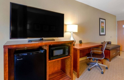 Burlington Hotel | Comfort Suites Burlington