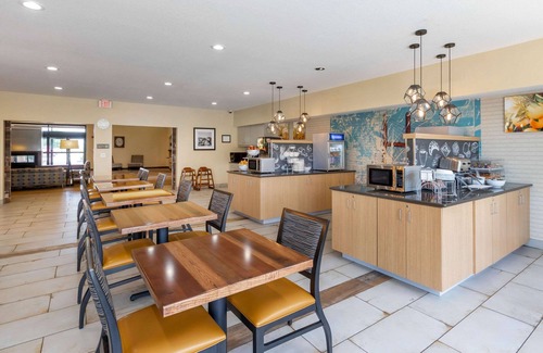 Burlington Hotel | Comfort Suites Burlington