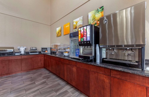 Delavan Hotel | Comfort Suites Delavan - Lake Geneva Area