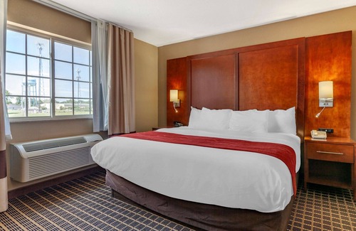 Delavan Hotel | Comfort Suites Delavan - Lake Geneva Area