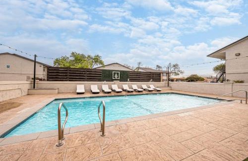 New Braunfels Apartamento | Comfortable 2BR - Pool Near Major Attractions
