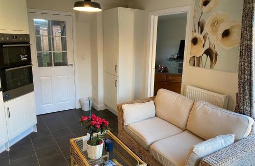 Grantham Casa | Comfortable 5 - Guest Abode - In Quiet Village