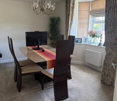 Grantham Casa | Comfortable 5 - Guest Abode - In Quiet Village