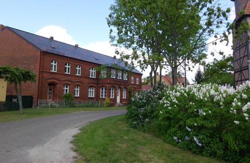 Roddan Apartamento | Comodidad del apartamento para 2 pers. + Niño en un monumento reorganizado con Vierseitenhof