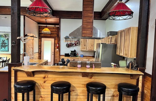 French Lick Cabina | Comfortable cabin. French Lick. Close to everything. Pet friendly. WiFi. Acerage