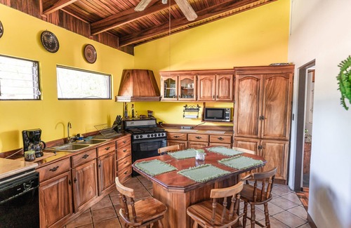 Ciudad Colón Casa | Confortable Casa de Ensueño+BBQ+ Pet Friendly+ Town Home