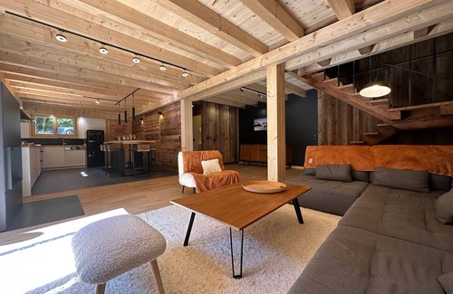 Samoens Chalet De Esquí | Chalet cómodo con chimenea y terraza en Samoëns