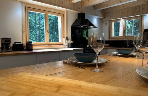 Samoens Chalet De Esquí | Chalet cómodo con chimenea y terraza en Samoëns