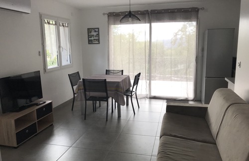 Labeaume Casa | Cómoda casa de campo con hermosa terraza en auténticos terrenos cerrados