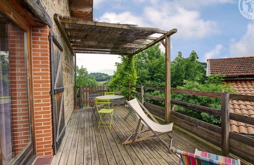 Saint-Romain-d'Urfe Cabaña | Casa Rural Confortable con Terraza Privada - Wifi Gratis