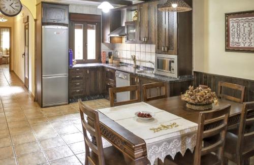 Sotoserrano Casa | Comfortable house in Sotoserrano with mountain view