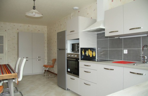 Boulleret Casa | Comfortable renovated family home on wooded grounds & private parking