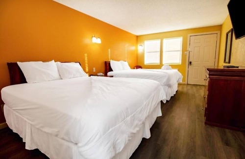 Seiling Hotel | Comfortable Room W/Free Parking Near Alabaster Caverns State Park