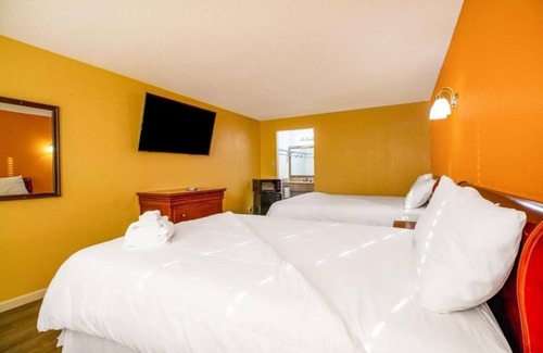 Seiling Hotel | Comfortable Room W/Free Parking Near Alabaster Caverns State Park