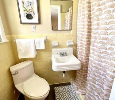 Cary Casa | *Comfortable Townhome * King Beds * Long Term*