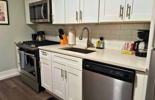 Sheffield and DePaul Apartamento | Comfortably Appointed 3BR Apt
