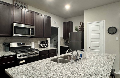 San Antonio Casa | Comfy and Convenient San Antonio Family Get Away! Pets Welcome