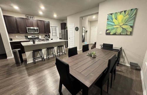 San Antonio Casa | Comfy and Convenient San Antonio Family Get Away! Pets Welcome