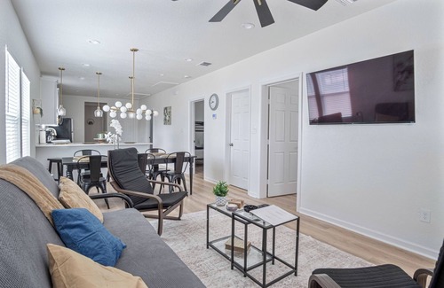 Downtown San Antonio Cabaña | Comfy and Happy Stays Near Riverwalk and Downtown!