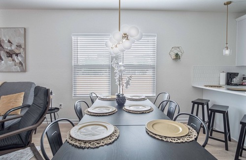 Downtown San Antonio Cabaña | Comfy and Happy Stays Near Riverwalk and Downtown!