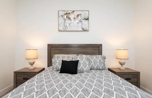 Financial District Apartamento | Comfy Apt with pool & hot tub in downtown LA 658