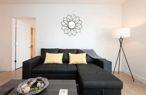 Financial District Apartamento | Comfy Apt with pool & hot tub in downtown LA 658