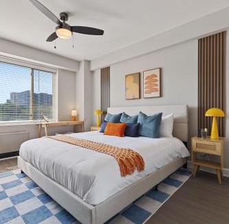 Radnor - Fort Myer Heights Apartamento | Comfy Arlington Gem - Easy Metro Access & Parking