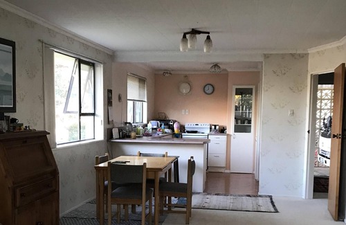 Otaki Beach Casa | Cómoda y tranquila casa de playa en Otaki con vistas a las montañas