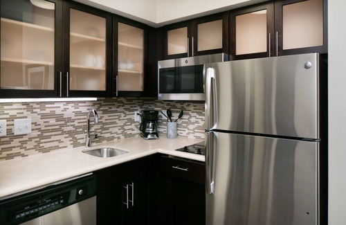 Historic East Village Apartamento | Comfy Studio Suite | Indoor Pool, Hot Tub