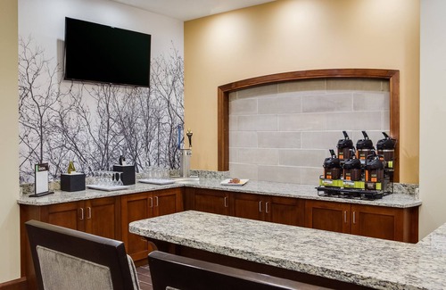 Historic East Village Apartamento | Comfy Studio Suite | Indoor Pool, Hot Tub