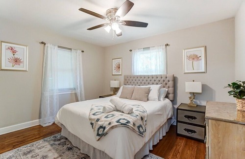 Enderly Park Casa | Comfy Uptown Cottage! King Bed in Enderly Park