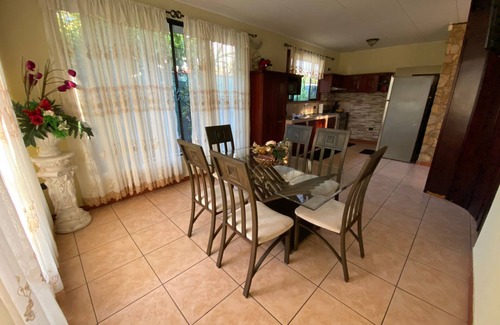 Quepos Villa | Comfy Villa for7 with private Pool, just 10 minutes from Manuel Antonio