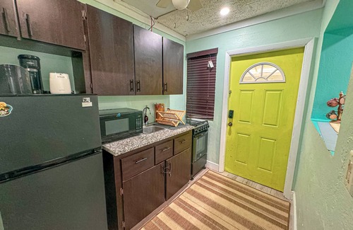 Nassau Casa | COMPLimentary Car Inc! Naranja House!