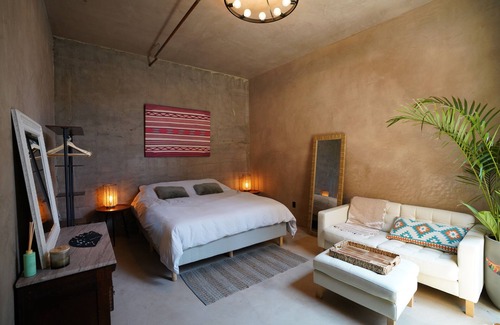 Verdugo Woodlands Hotel | Concrete Oasis: A Villa Retreat