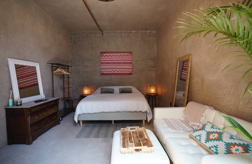 Verdugo Woodlands Hotel | Concrete Oasis: A Villa Retreat