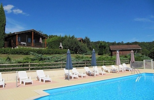 Terrasson-la-Villedieu Chalet De Esquí | Acondicionado y tranquila casa de campo con piscina climatizada, para 5 personas, 2 dormitorios