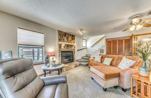 Ruidoso Apartamento | Condo with Hot Tub about 4 Miles to Ruidoso Winter Park!