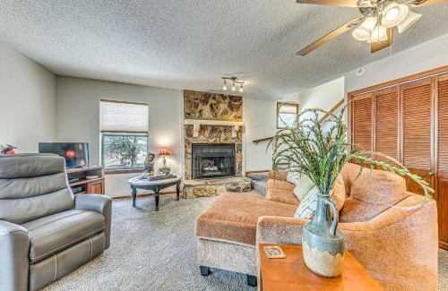 Ruidoso Apartamento | Condo with Hot Tub about 4 Miles to Ruidoso Winter Park!