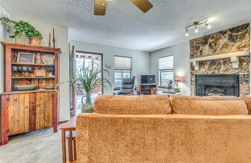 Ruidoso Apartamento | Condo with Hot Tub about 4 Miles to Ruidoso Winter Park!