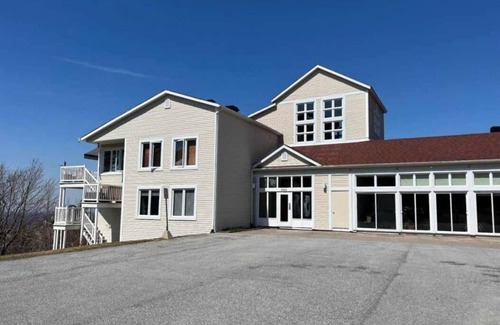 Sutton Apartamento | Condo with spectacular view for monthly rental in Mont Sutton