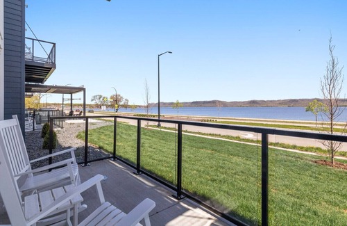Lake City Condominio | Condo with stunning views of Lake Pepin - Assigned Garage - Unit 105