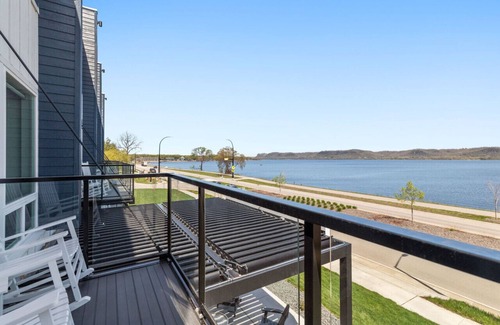 Lake City Condominio | Condo with stunning views of Lake Pepin - Assigned Garage - Unit 205