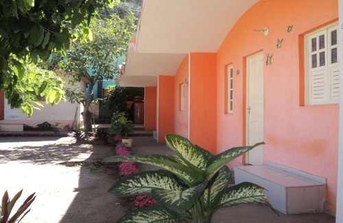 Guarapari Chalet De Esquí | Condominio de diez chalets y piscina para invitados. Excelente costo beneficio.