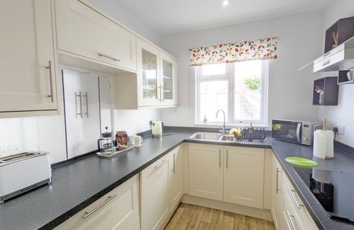 East Wittering Cabaña | Coney Six - East Wittering - a family house that sleeps 4 guests in 2 bedrooms