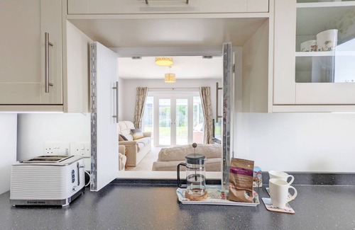 East Wittering Cabaña | Coney Six - East Wittering - a family house that sleeps 4 guests in 2 bedrooms