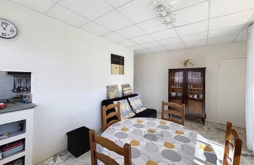 Dives-sur-Mer Apartamento | Confortable appartement proche du Port Guillaume pour 4 avec animaux admis - FR-1-465-125