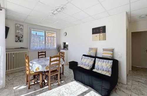 Dives-sur-Mer Apartamento | Confortable appartement proche du Port Guillaume pour 4 avec animaux admis - FR-1-465-125