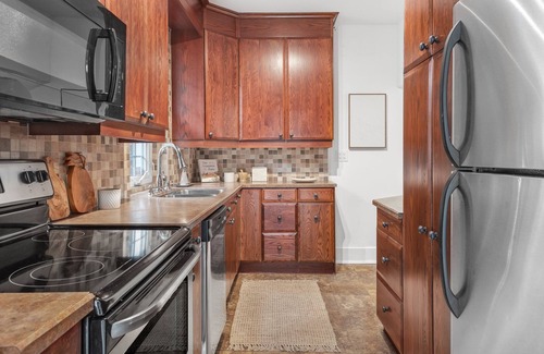 Downtown Edmonton Casa | CONNECT HOUSE - A charming 1930's bungalow in the heart of YEG